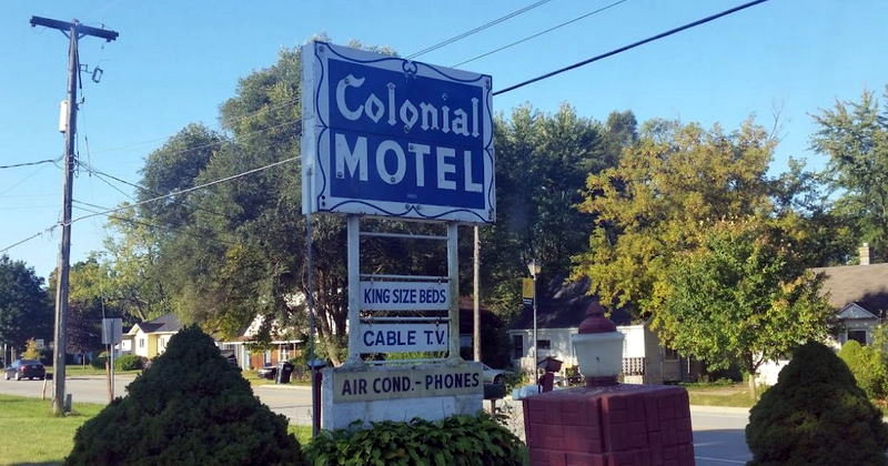 Colonial Motel